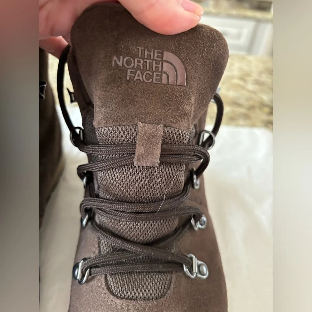 The North Face. HydroSeal waterproof boots. Size 4. Very‎ good condition